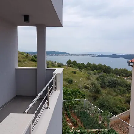 Vini 돈지세케트