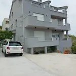 Vini 아파트 *